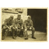 Три унтер офицера Вермахта обсуждают боевую задачу